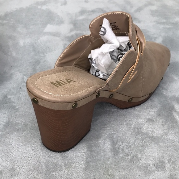 Mia Taupe Man Made Uppers Clogs Size 11 NWOT - Picture 9 of 11